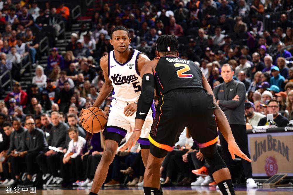 足球逐渐成 足球逐渐成